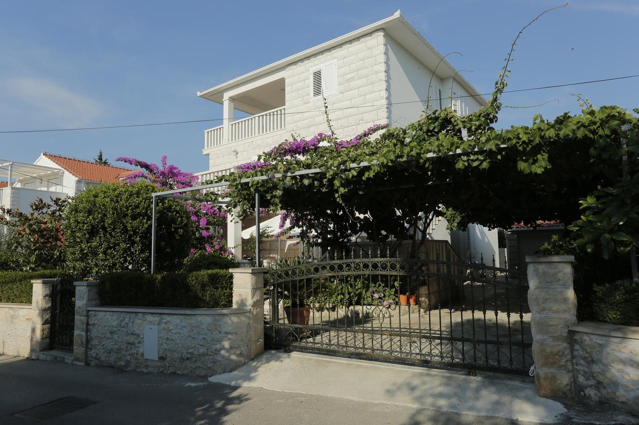 Apartments Marino Supetar Exterior photo
