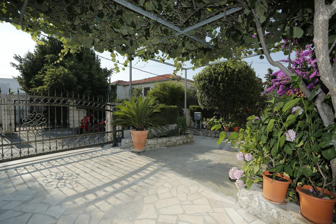 Apartments Marino Supetar Exterior photo
