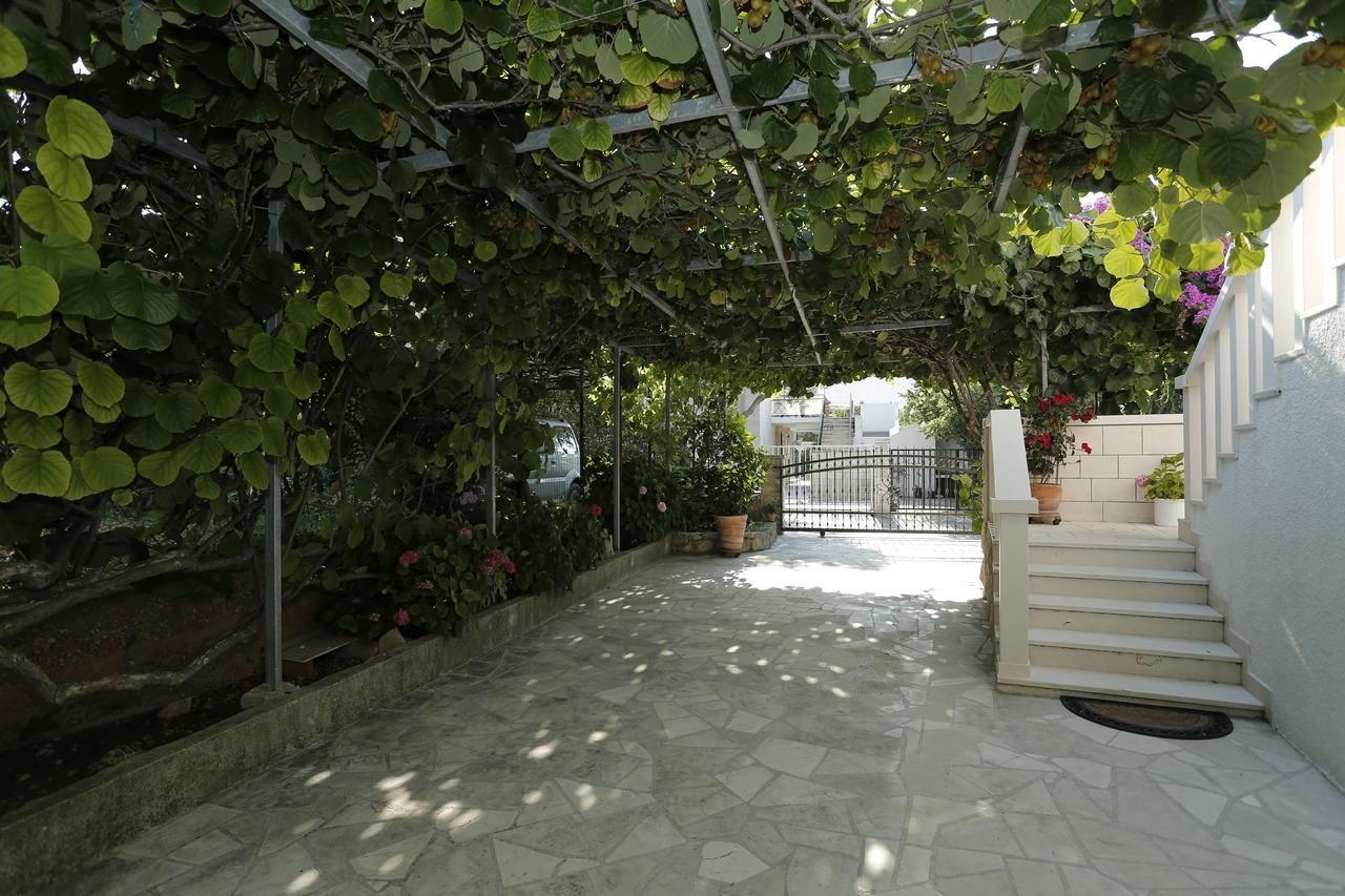 Apartments Marino Supetar Exterior photo
