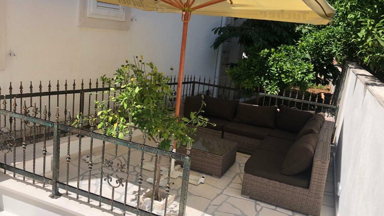 Apartments Marino Supetar Exterior photo