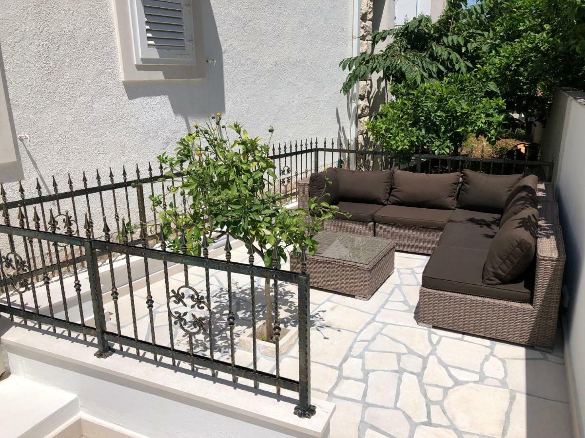 Apartments Marino Supetar Exterior photo